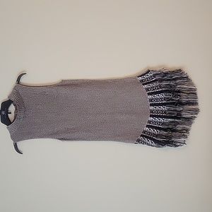 Cute New Directions Beige Sleeveless Sweater Size-M